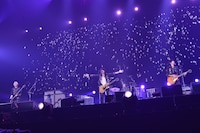 BUMP OF CHICKEN「BUMP OF CHICKEN TOUR『WILLPOLIS 2014』FINAL」東京ドーム公演の様子。（c）古溪一道
