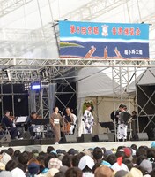 椎名林檎のステージ。（撮影：久保憲司）