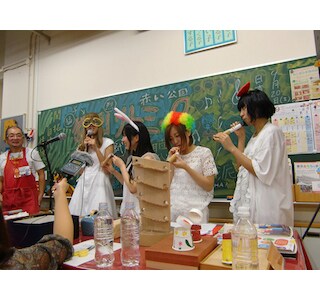 赤い公園、おもちゃ美術館でファンと“授業”