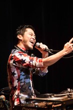 シャウトするDJ JIN。（Photo by cherry chill will）
