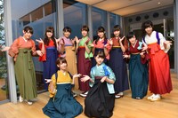 2014年の人気画像46位は「乃木坂46、袴姿でファンと“大かるた大会”」より、乃木坂46。