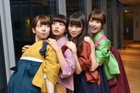 左から橋本奈々未、深川麻衣、秋元真夏、衛藤美彩。