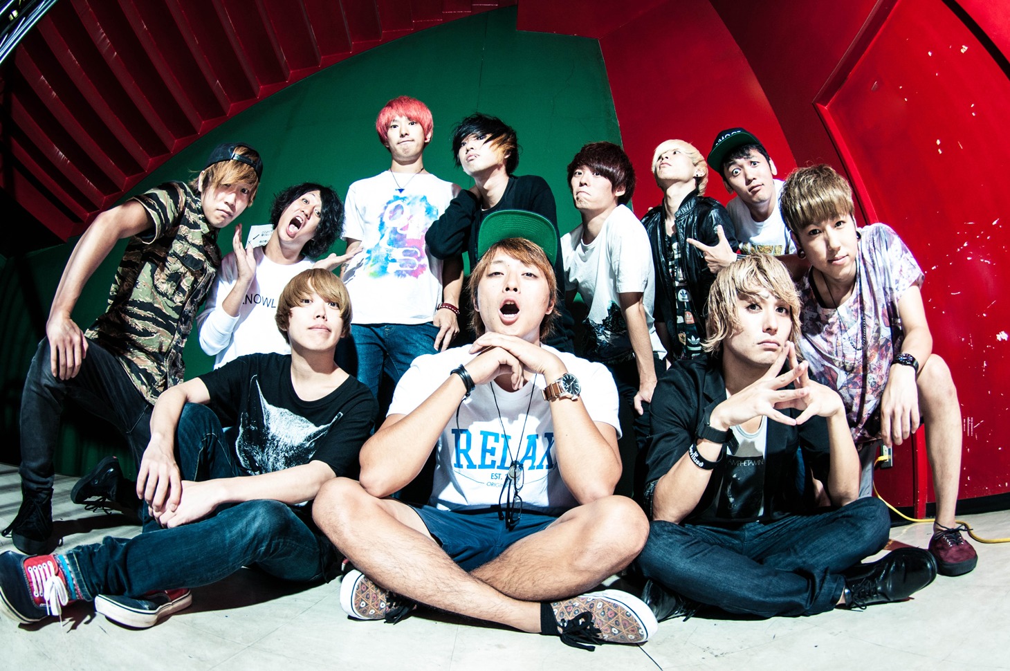 BACK LIFT、THREE LIGHTS DOWN KINGS、04 Limited Sazabysの集合写真。