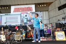 「『顧問豊作』奥田民生 day『SMAカンタビレ風』」の様子。（撮影：三浦憲治＆TEAM LIGHTSOME）