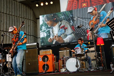 「『顧問豊作』奥田民生 day『SMAカンタビレ風』」の様子。(撮影:三浦憲治&TEAM LIGHTSOME)