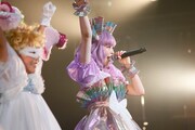 きゃりーぱみゅぱみゅ「きゃりーぱみゅぱみゅの雲の上のHEAVEN'S DOOR」愛媛・ひめぎんホール公演の様子。 (Photo by Tsukasa  Miyoshi)