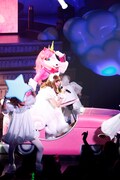 きゃりーぱみゅぱみゅ「きゃりーぱみゅぱみゅの雲の上のHEAVEN'S DOOR」愛媛・ひめぎんホール公演の様子。 (Photo by Tsukasa  Miyoshi)
