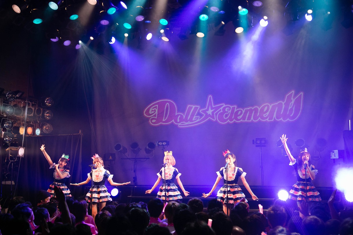 Doll☆Elements「私たちいつでも君の味方だよ Doll☆Elementsです！」の様子。