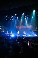 Doll☆Elements「私たちいつでも君の味方だよ Doll☆Elementsです！」の様子。