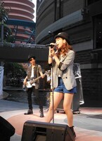 地元・福岡でCDリリース記念イベントを行った西内まりや。