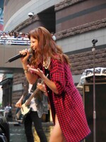 地元・福岡でCDリリース記念イベントを行った西内まりや。