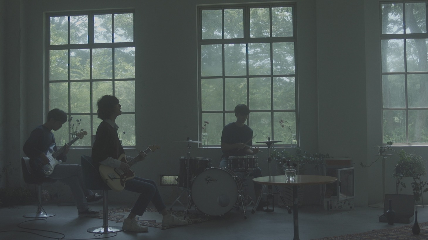 「手紙」のPVのワンシーン。