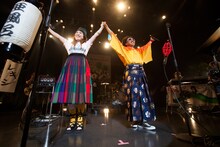 「きらきら武士」を披露したレキシと中納良恵（EGO-WRAPPIN'）。 （撮影：仁礼博）