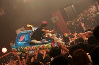 「N'夙川BOYS presents ロックンロール三国志？っと！ II ～黄巾ゾックゾクの乱～」の様子。（撮影：後藤壮太郎）