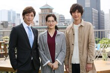 ドラマ「きょうは会社休みます。」に出演するキャスト。左から玉木宏、綾瀬はるか、福士蒼汰。(c)日本テレビ