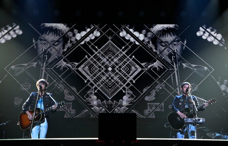 ゆず「YUZU ARENA TOUR 2014 新世界 追加公演」神奈川・横浜アリーナ公演の様子。