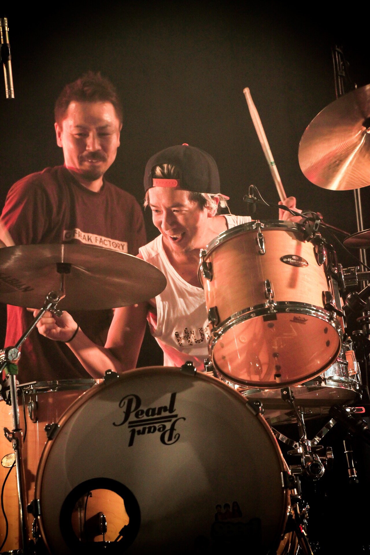 NAMBA69のSAMBU（Dr, Cho）が10-FEETのライブにてドラムをプレイ