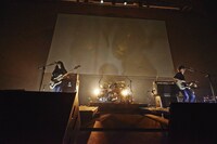「サイコフェス」に出演した凛として時雨のライブの様子。（撮影：笹原清明）