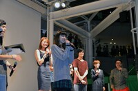 25歳の誕生日を迎えた平澤遼子（中央）。