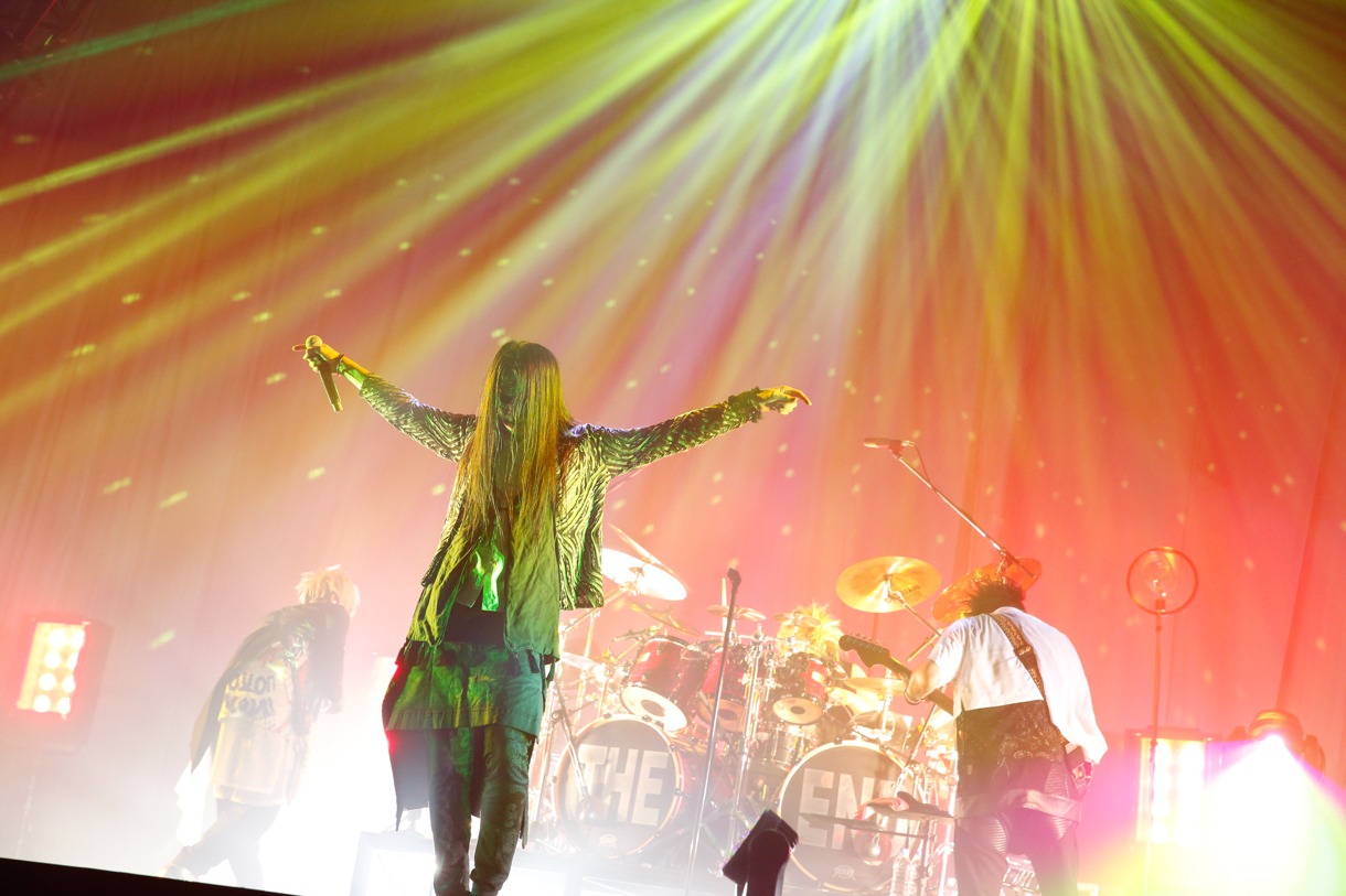 ムック「SIX NINE WARS -ぼくらの七ヶ月間戦争- Final Episode『THE END』」の様子。（撮影：Yukihide"JON..."Takimoto / 木村泰之）