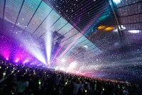 ムック「SIX NINE WARS -ぼくらの七ヶ月間戦争- Final Episode『THE END』」の様子。（撮影：Yukihide"JON..."Takimoto / 木村泰之）