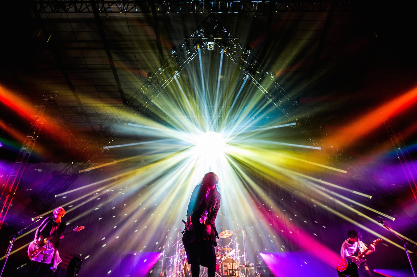 ムック「SIX NINE WARS -ぼくらの七ヶ月間戦争- Final Episode『THE END』」の様子。（撮影：Yukihide"JON..."Takimoto / 木村泰之）