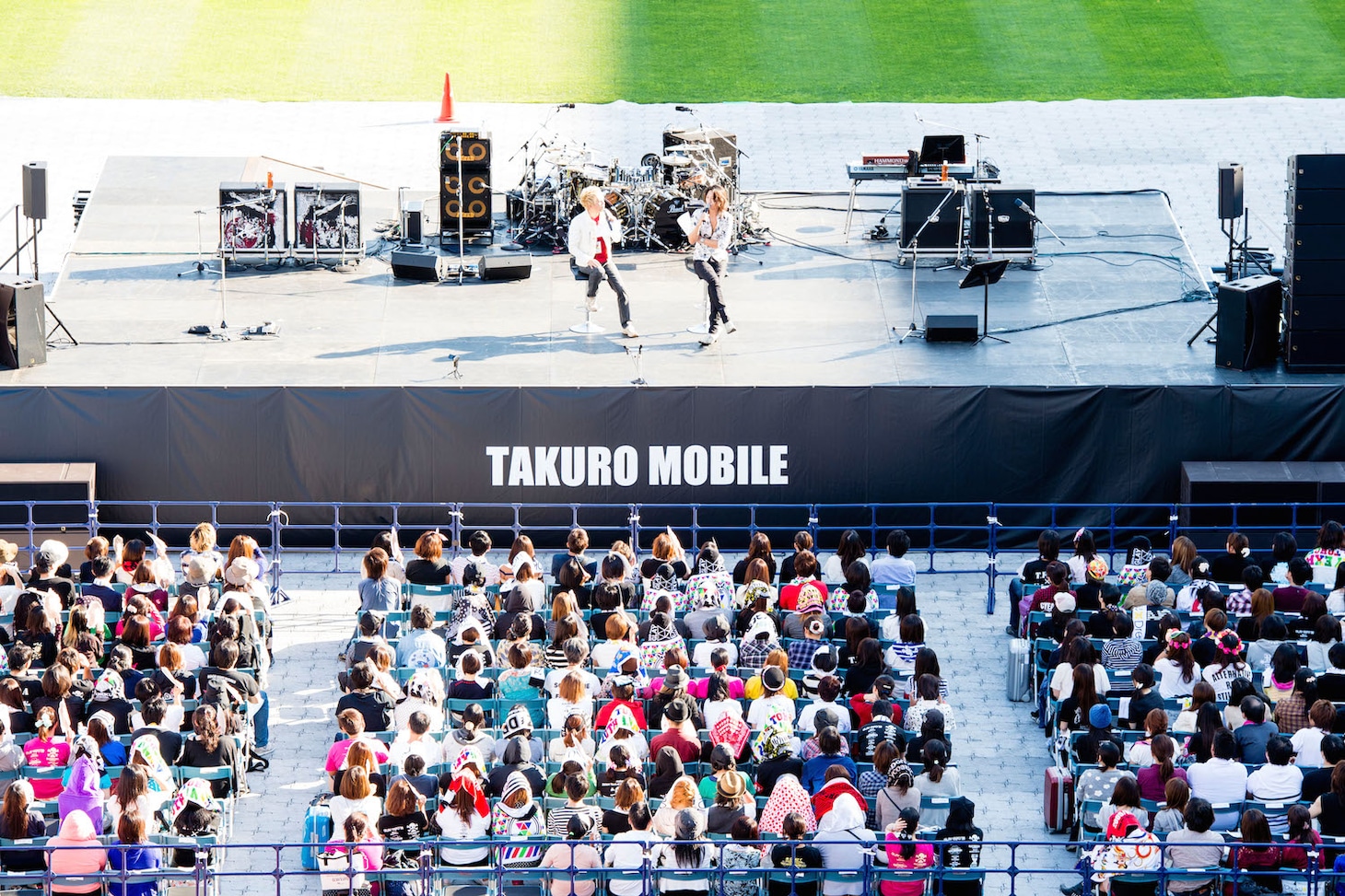 9月21日に宮城・ひとめぼれスタジアム宮城で行われた「TAKURO MOBILE MEETING」公開収録の様子。