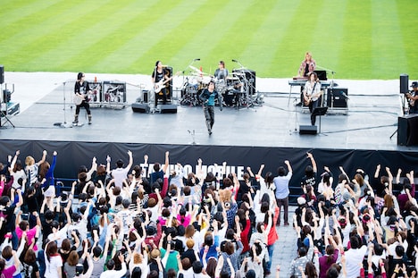 9月21日に宮城・ひとめぼれスタジアム宮城で行われた「TAKURO MOBILE MEETING」公開収録の様子。