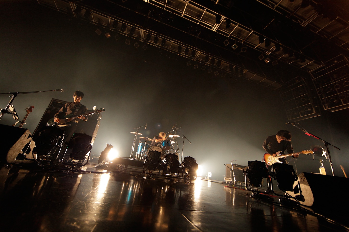 syrup16g「syrup16g Hurt リリース記念ツアー『再発』」なんばHatch公演の様子。（Photo by Yuki Kawamoto）