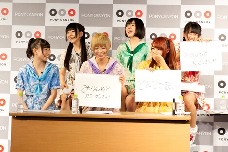 第2部「劇場版 gdgd妖精s でんぱ組.incのgdgdニコ生」の様子。