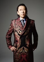 「布袋寅泰ぴあ」グラビアのワンカット。 (c)ぴあ / 皆川聡