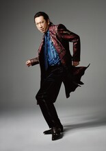 「布袋寅泰ぴあ」グラビアのワンカット。 (c)ぴあ / 皆川聡