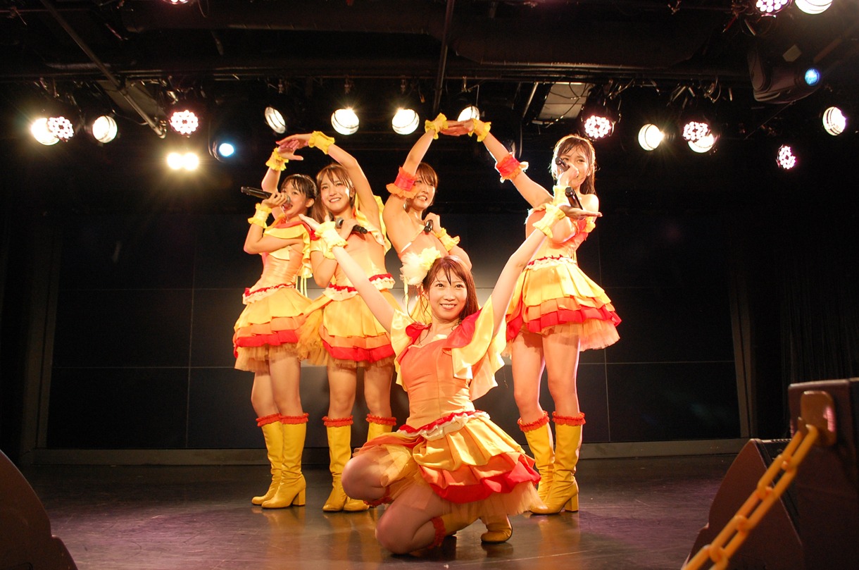 愛乙女★DOLL定期公演の様子。