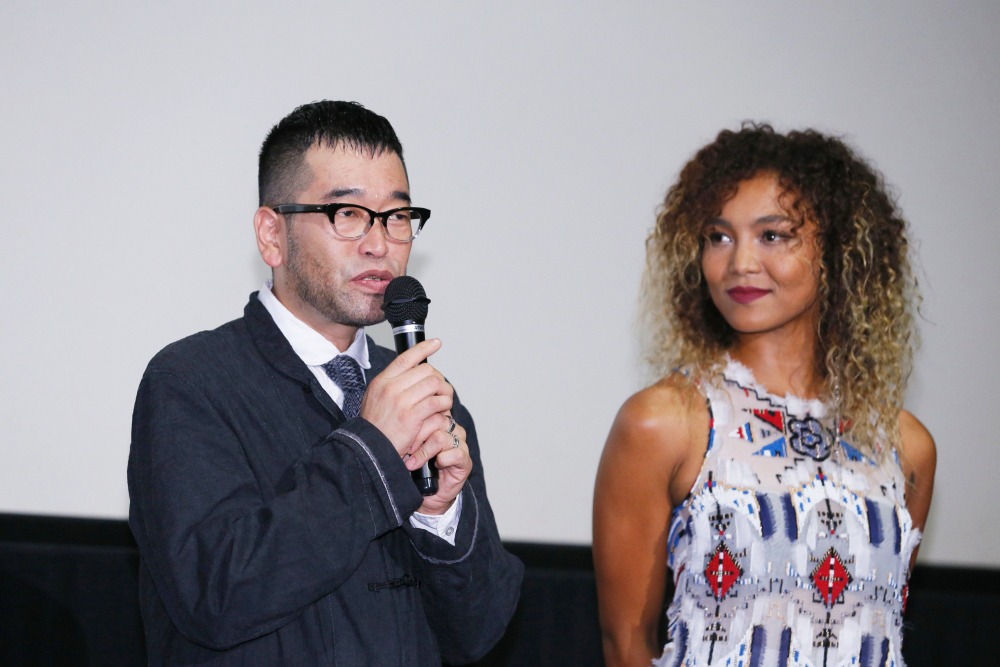 左から槇原敬之、Crystal Kay。