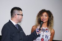 左から槇原敬之、Crystal Kay。