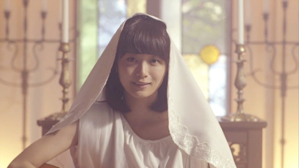 深川麻衣 個人PVのワンシーン。