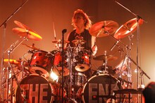 SATOち（Dr）（撮影：Yukihide"JON..."Takimoto / 木村泰之）