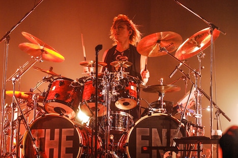 SATOち（Dr）（撮影：Yukihide"JON..."Takimoto / 木村泰之）