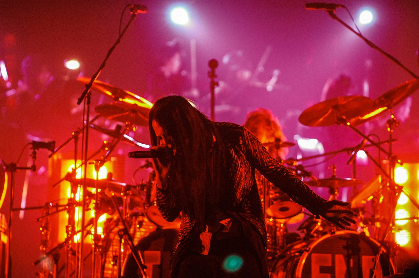 ムック「SIX NINE WARS -ぼくらの七ヶ月間戦争- Final Episode『THE END』」の様子。（撮影：Yukihide"JON..."Takimoto / 木村泰之）