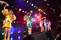 「たこやきレインボー ファーストワンマンライブ “はじめの一歩”」の様子。