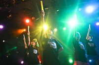 「たこやきレインボー ファーストワンマンライブ “はじめの一歩”」の様子。