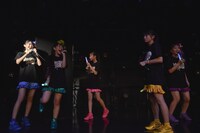 「たこやきレインボー ファーストワンマンライブ “はじめの一歩”」の様子。