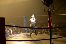 颯爽とリングに駆け上がってきた岡田愛選手。