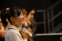 バースデーサプライズに涙する白井沙樹。