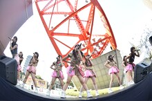 LinQ「ウェッサイ!!ガッサイ!!」東京タワーでのリリースイベントの様子。