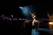 水樹奈々「NANA MIZUKI LIVE FLIGHT 2014＋」シンガポール公演の様子。（撮影：上飯坂一）