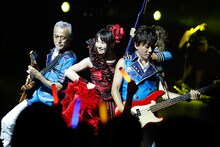 水樹奈々「NANA MIZUKI LIVE FLIGHT 2014＋」シンガポール公演の様子。（撮影：上飯坂一）