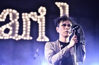 観客に挨拶をする武井誠（Dr）。