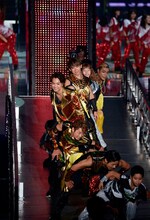 「Choo Choo TRAIN」を披露するEXILE TRIBE。