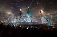 「EXILE TRIBE PERFECT YEAR LIVE TOUR TOWER OF WISH 2014 ～THE REVOLUTION～」東京ドーム公演の様子。